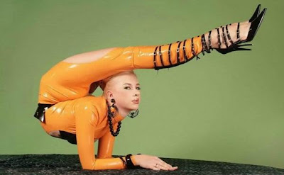 http://2.bp.blogspot.com/_kGItF_1V7RQ/SiGluJJy4VI/AAAAAAAAAPM/3kGulWJ1Hh8/s400/Contortion or contortionism -  the flexing of the human body - amazing flexibility women - photo 1.jpg